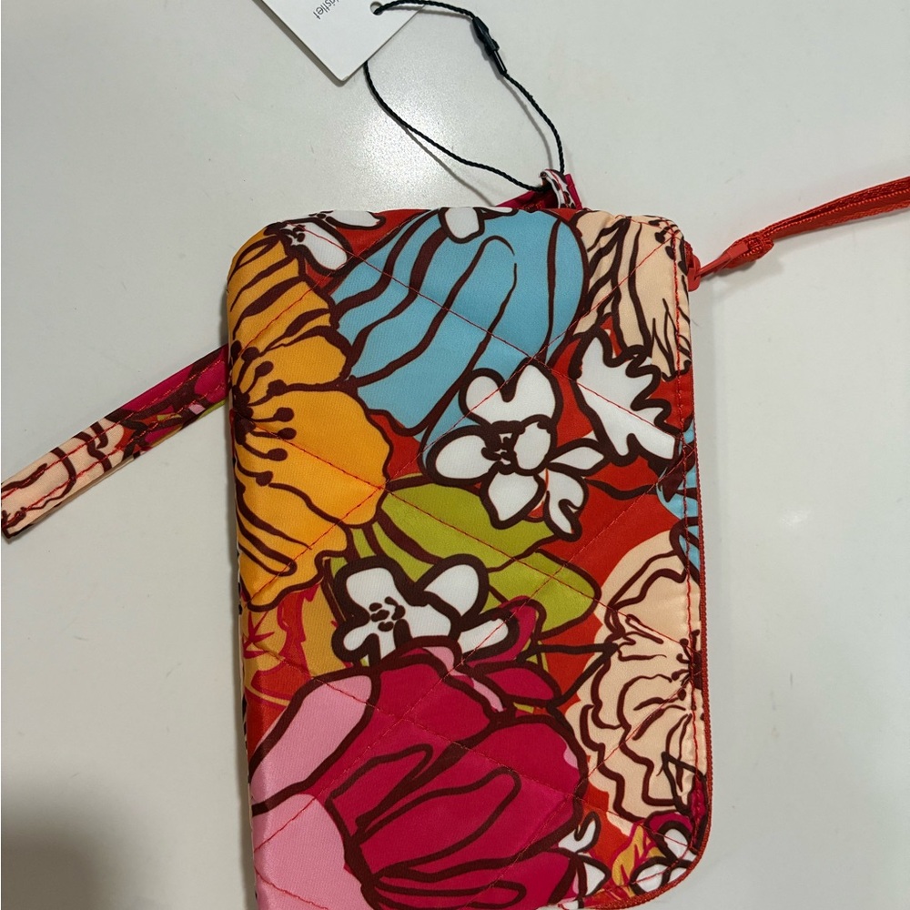 Vera Bradley Ultralight Essential Zip Wristlet-Midday Garden. NEW - Picture 2 of 3
